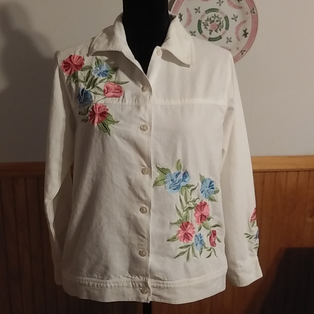 Embroidered light weight Jacket size small